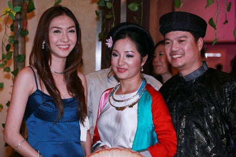 Nghệ sĩ thích thú với tiệc cưới toàn “khoai” của Thúy Nga - 11 Nghệ sĩ thích thú với tiệc cưới toàn “khoai” của Thúy Nga - 11