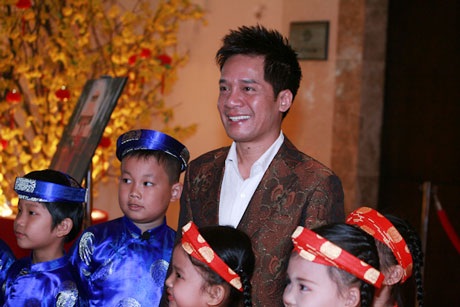 Nghệ sĩ thích thú với tiệc cưới toàn “khoai” của Thúy Nga - 12 Nghệ sĩ thích thú với tiệc cưới toàn “khoai” của Thúy Nga - 12