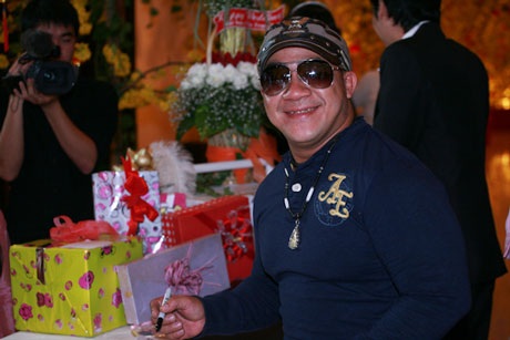 Nghệ sĩ thích thú với tiệc cưới toàn “khoai” của Thúy Nga - 14 Nghệ sĩ thích thú với tiệc cưới toàn “khoai” của Thúy Nga - 14