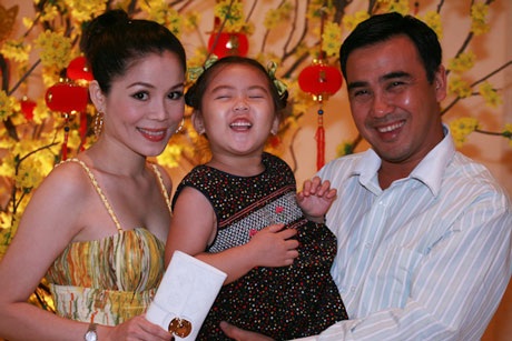 Nghệ sĩ thích thú với tiệc cưới toàn “khoai” của Thúy Nga - 15 Nghệ sĩ thích thú với tiệc cưới toàn “khoai” của Thúy Nga - 15