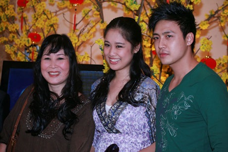 Nghệ sĩ thích thú với tiệc cưới toàn “khoai” của Thúy Nga - 6 Nghệ sĩ thích thú với tiệc cưới toàn “khoai” của Thúy Nga - 6