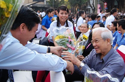 Hoành tráng lễ kỉ niệm ngày HSSV  - 3 Hoành tráng lễ kỉ niệm ngày HSSV  - 3