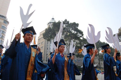 Hoành tráng lễ kỉ niệm ngày HSSV  - 4 Hoành tráng lễ kỉ niệm ngày HSSV  - 4