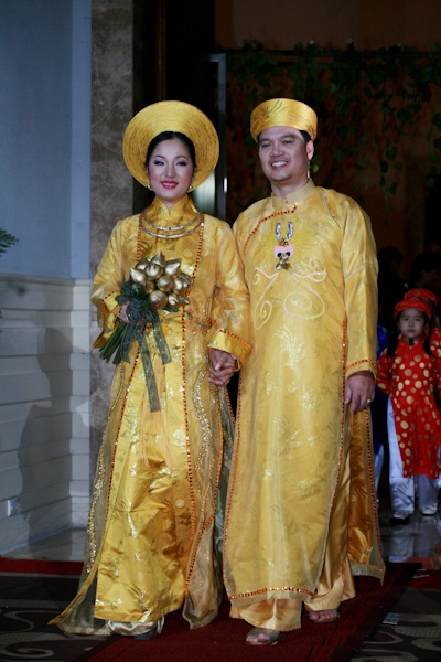 Vợ chồng Thúy Nga hôn nhau say đắm - 1 Vợ chồng Thúy Nga hôn nhau say đắm - 1