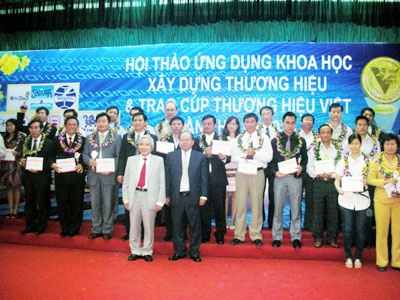 “Sức cạnh tranh doanh nghiệp thể hiện ở thương hiệu Việt…” - 1 “Sức cạnh tranh doanh nghiệp thể hiện ở thương hiệu Việt…” - 1