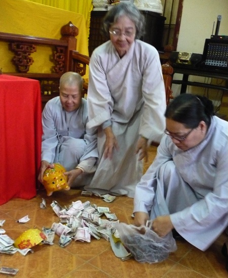 Sôi động lễ “khui heo đất” gây Quỹ Khuyến học - 3