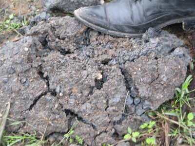 Đường mới làm đã “vá chằng vá đụp” - 6