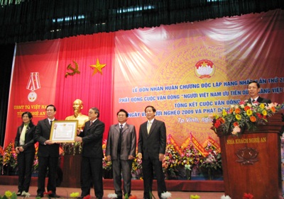 12 tỷ đồng ngày đầu phát động Quỹ vì người nghèo  - 1