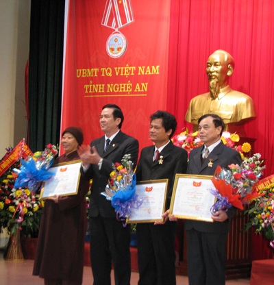 12 tỷ đồng ngày đầu phát động Quỹ vì người nghèo  - 2