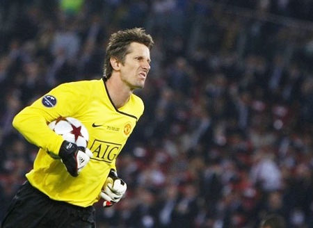 Van der Sar trở lại, MU vẫn theo đuổi Frey - 1 Van der Sar trở lại, MU vẫn theo đuổi Frey - 1