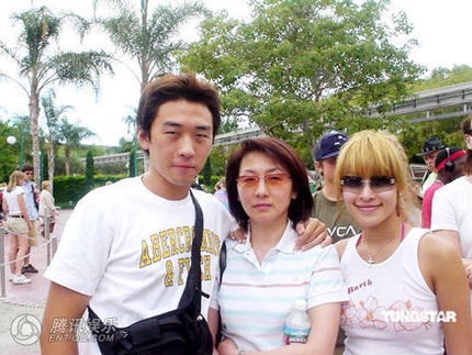 Tiêu Á Hiên suy sụp trong lễ tang mẹ - 18