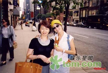 Tiêu Á Hiên suy sụp trong lễ tang mẹ - 19