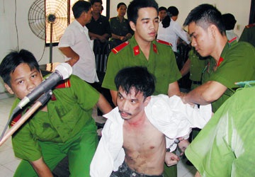Ngàn lẻ một trò gây rối chốn công đường - 1 Ngàn lẻ một trò gây rối chốn công đường - 1