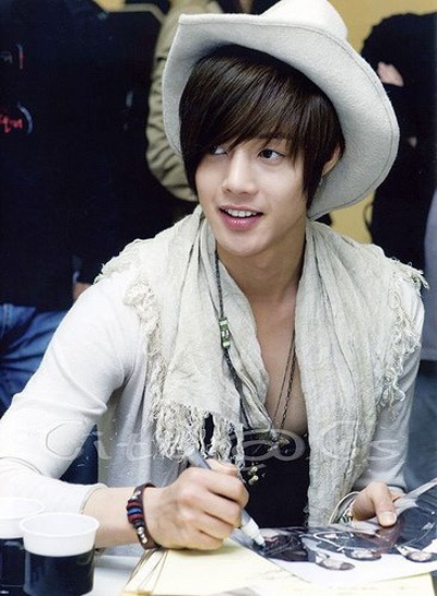 Kim Hyun Joong đã chán làm anh chàng xinh trai - 2 Kim Hyun Joong đã chán làm anh chàng xinh trai - 2
