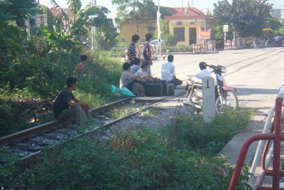 Nguy hiểm vi phạm an toàn giao thông đường sắt - 2 Nguy hiểm vi phạm an toàn giao thông đường sắt - 2