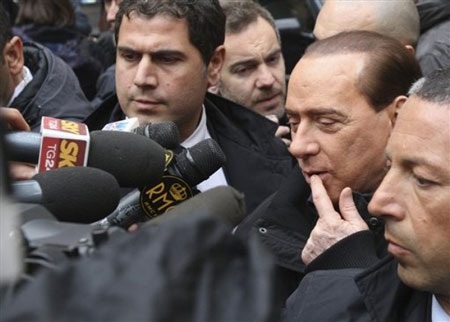 Thủ tướng Berlusconi rạng ngời trở lại sau vụ tấn công - 3 Thủ tướng Berlusconi rạng ngời trở lại sau vụ tấn công - 3