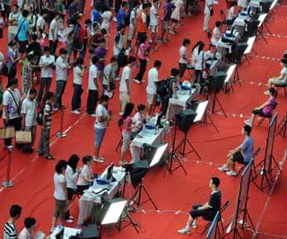 Làm giả hộ chiếu nước ngoài để “lọt” vào ĐH hàng đầu - 1