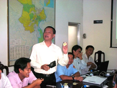 Đi xe buýt, “trả tiền” bằng thẻ điện tử - 1 Đi xe buýt, “trả tiền” bằng thẻ điện tử - 1