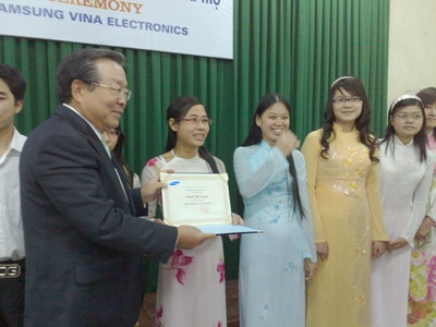 115 sinh viên xuất sắc nhận học bổng Sam Sung - 1 115 sinh viên xuất sắc nhận học bổng Sam Sung - 1