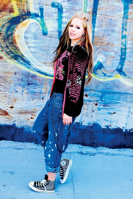 Avril Lavigne's colorful fashion collection - 2