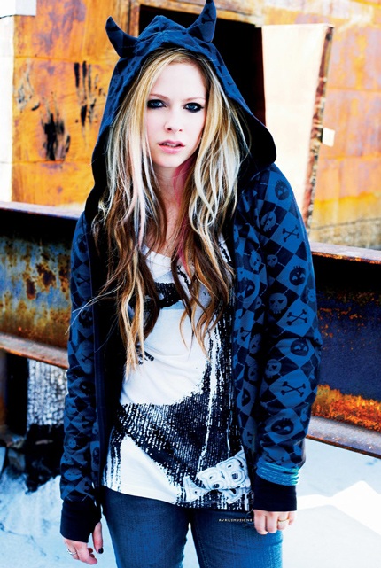 Avril Lavigne's colorful fashion collection - 5