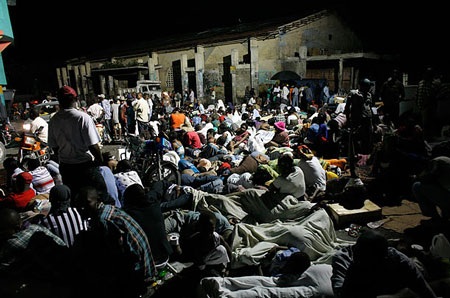 Haiti sau động đất: Hoảng loạn, cướp bóc và nỗi lo bệnh tật - 11