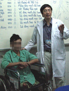 Mất 2 chân vì hút thuốc lá - 1