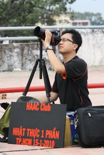 Giới trẻ Sài Thành nô nức đi xem nhật thực - 9 Giới trẻ Sài Thành nô nức đi xem nhật thực - 9