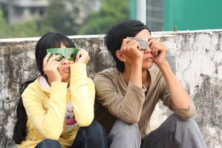 Giới trẻ Sài Thành nô nức đi xem nhật thực - 6 Giới trẻ Sài Thành nô nức đi xem nhật thực - 6