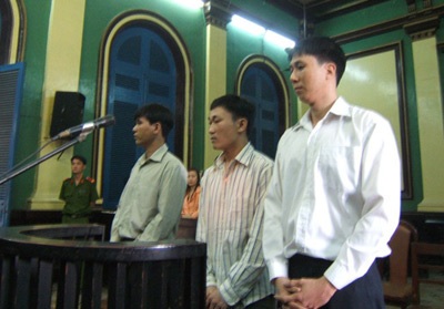 Bắt cóc con “đại gia” tống tiền, 3 thanh niên ngồi tù - 1