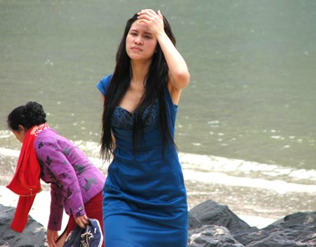 Siêu mẫu châu Á mê vai nữ cảnh sát hình sự - 2 Siêu mẫu châu Á mê vai nữ cảnh sát hình sự - 2