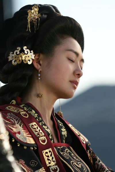 “Nữ hoàng” Lee Yo Won bị vai diễn “ám ảnh” - 2 “Nữ hoàng” Lee Yo Won bị vai diễn “ám ảnh” - 2
