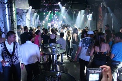 Bất ngờ kiểm tra các tụ điểm kinh doanh “nhạy cảm”  - 2