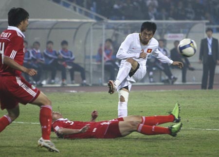 Việt Nam thua sít sao Trung Quốc dù chơi thiếu người - 1 Việt Nam thua sít sao Trung Quốc dù chơi thiếu người - 1