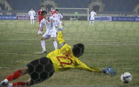 Việt Nam thua sít sao Trung Quốc dù chơi thiếu người - 2 Việt Nam thua sít sao Trung Quốc dù chơi thiếu người - 2