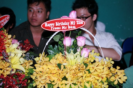 Mr Đàm gửi hoa mừng sinh nhật Mỹ Tâm - 6 Mr Đàm gửi hoa mừng sinh nhật Mỹ Tâm - 6