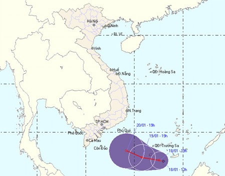 Áp thấp trái mùa gây mưa to tại miền Trung - 1 Áp thấp trái mùa gây mưa to tại miền Trung - 1