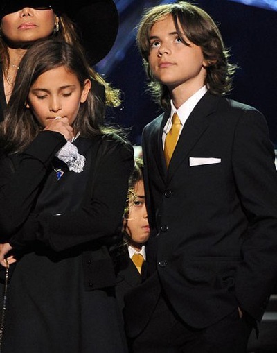 Mẹ Michael Jackson “đòi” tăng trợ cấp nuôi cháu nội - 1