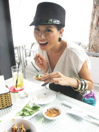 Khi “sao” mê mẩn món ốc - 2