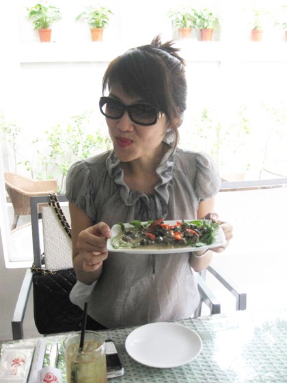 Khi “sao” mê mẩn món ốc - 3