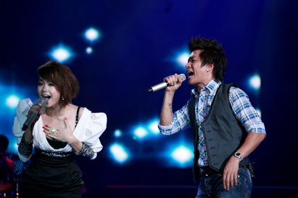 Tuấn Hưng “tình tứ” với… Mr Đàm - 10