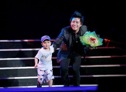 Tuấn Hưng “tình tứ” với… Mr Đàm - 14