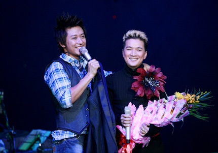 Tuấn Hưng “tình tứ” với… Mr Đàm - 1