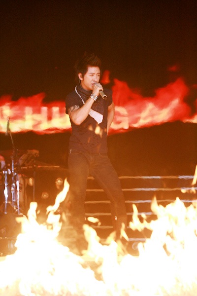 Tuấn Hưng “tình tứ” với… Mr Đàm - 8