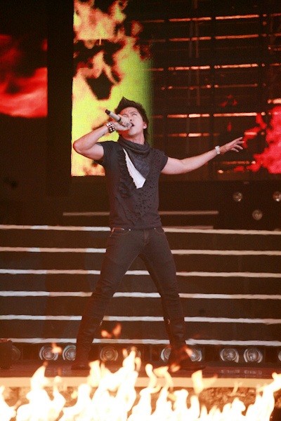 Tuấn Hưng “tình tứ” với… Mr Đàm - 7