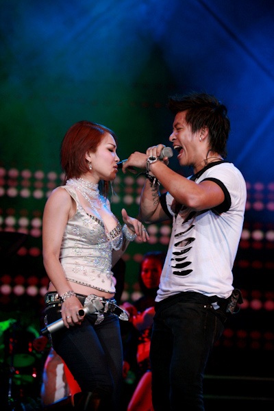 Tuấn Hưng “tình tứ” với… Mr Đàm - 9