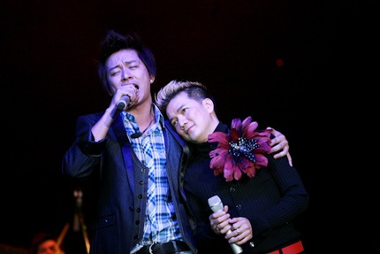 Tuấn Hưng “tình tứ” với… Mr Đàm - 3