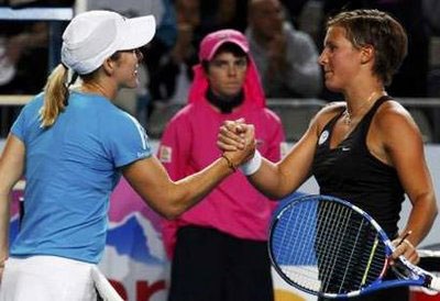 Sharapova bị loại ở ngày khai mạc - 4 Sharapova bị loại ở ngày khai mạc - 4