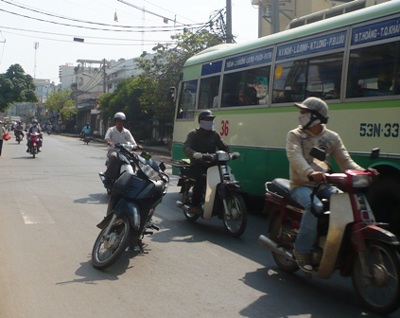 Tắc đường không phải vì…  đường tắc   - 1