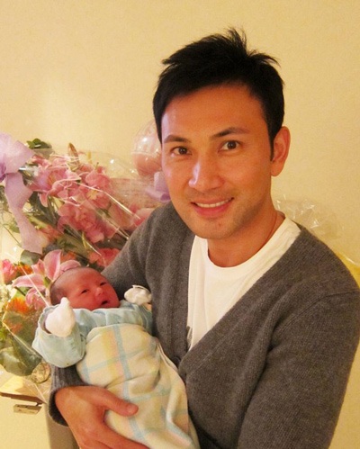 Bà mẹ mới sinh Quách Khả Doanh xuất viện - 2 Bà mẹ mới sinh Quách Khả Doanh xuất viện - 2